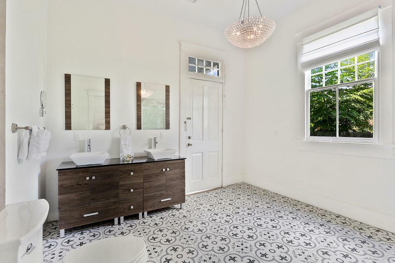 Modern Victorian House With Relaxing Courtyard Villa New Orleans Eksteriør bilde